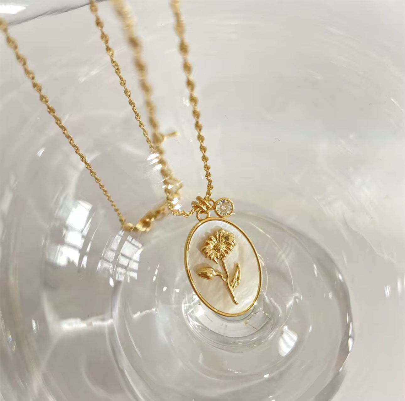 Le Médaillon Nacre Cristalline